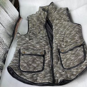 Takara vest with leather like trim
